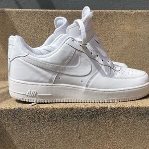 Men’s White Airforce 1s